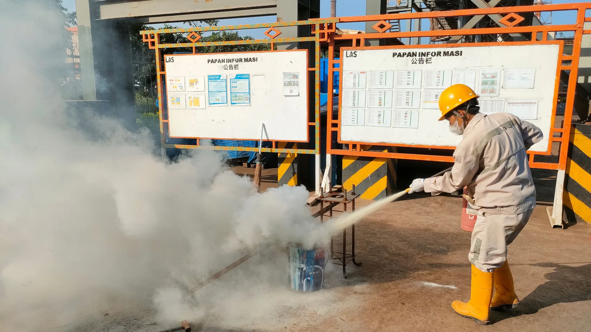 Worker practising fire safety during industrial HSE training